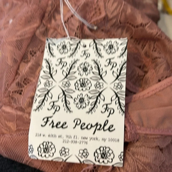 Free People Everyday Lace NWT women’s pink bodysuit size XS - Picture 10 of 11